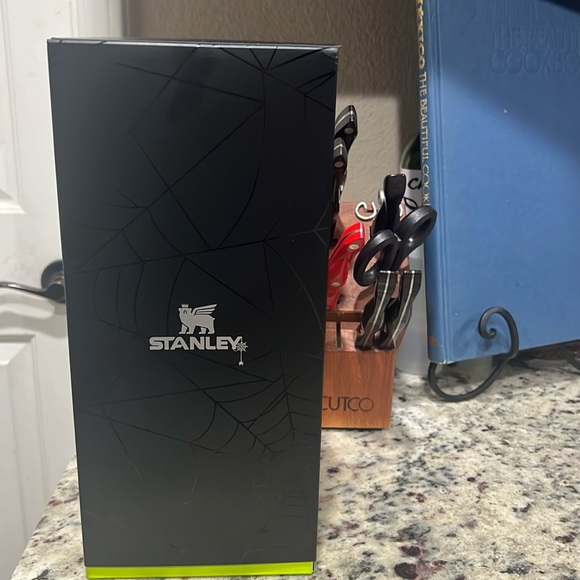 🕷️GLOW HALLOWEEN STANLEY H2.0 FLOWSTATE TUMBLER 40oz LIMITED EDITION SPIDER WEB - Picture 3 of 11